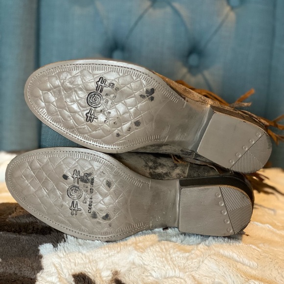 Circle G by Corral Ladies Brown Studs & Fringe Booties - Picture 7 of 7